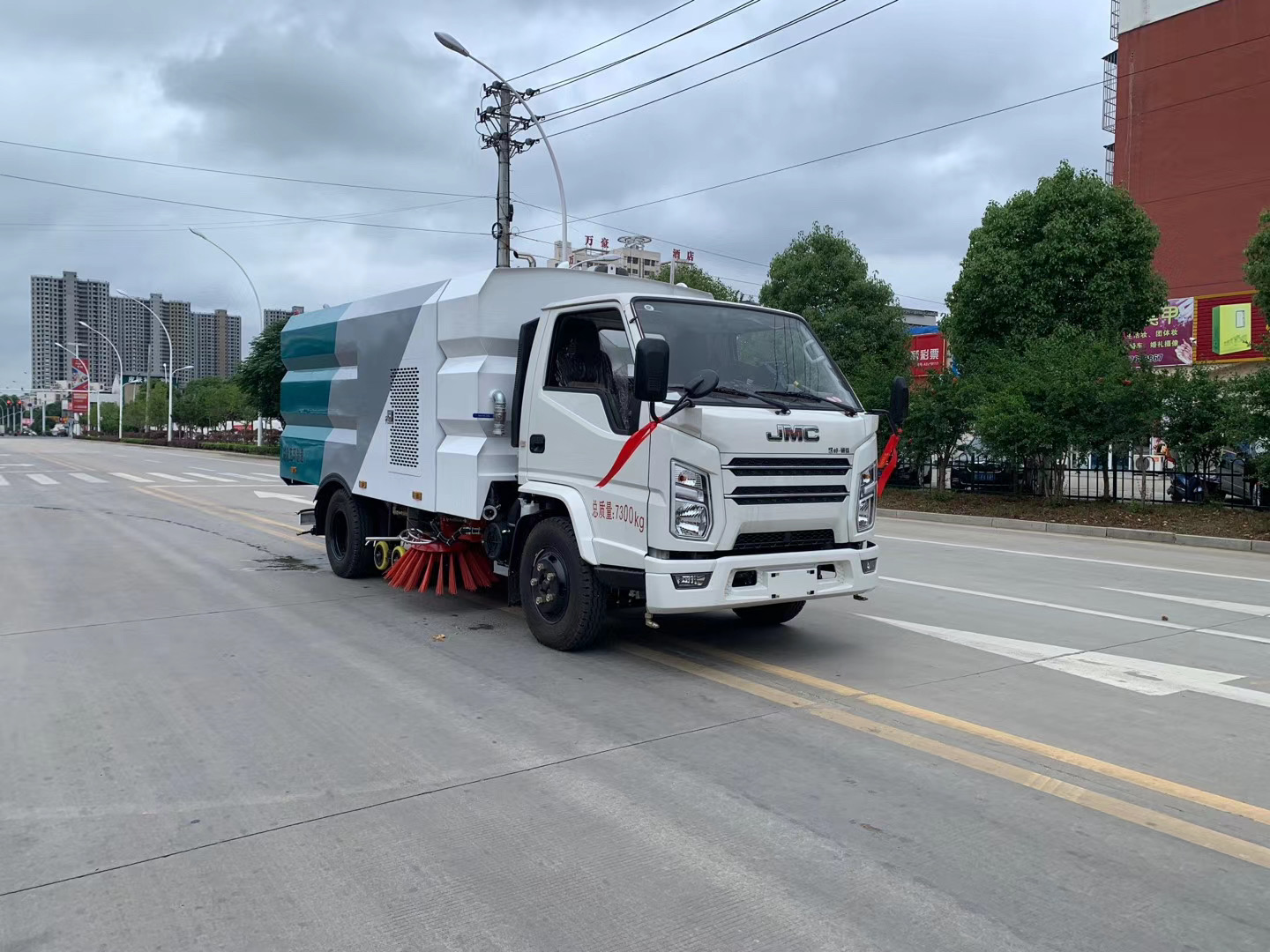 江铃扫路车