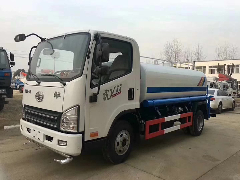 解放虎V洒水车